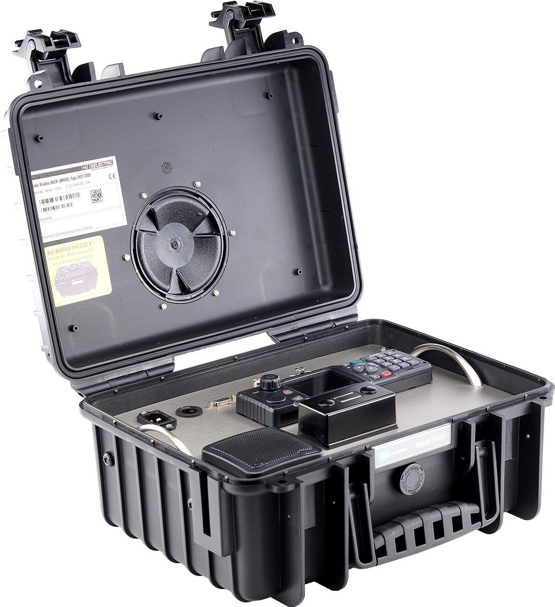 SELECTRIC MRB202 Kunststoff-Koffer für SRG3900, inkl. SCC1 und Sepura Handapparat SRG3900 und Antenne(n) bitte separat bestellen!Mobile Radio BOX, einsatzbereit vorgerüstet zum Einbau einesSRG3900. Anschlüsse: 12/24 V=, 230V~, GPS (SMC(m)), TETRA(BNC