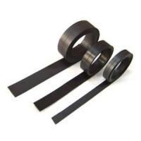 MAUL HEBEL Magnetband, Länge: 10 m, Breite: 10 mm, schwarz Dicke: 1 mm, eine Seite selbstklebend, eine Seite magnetisch (61572-09)